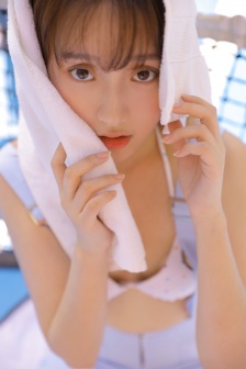 荒岛女儿国